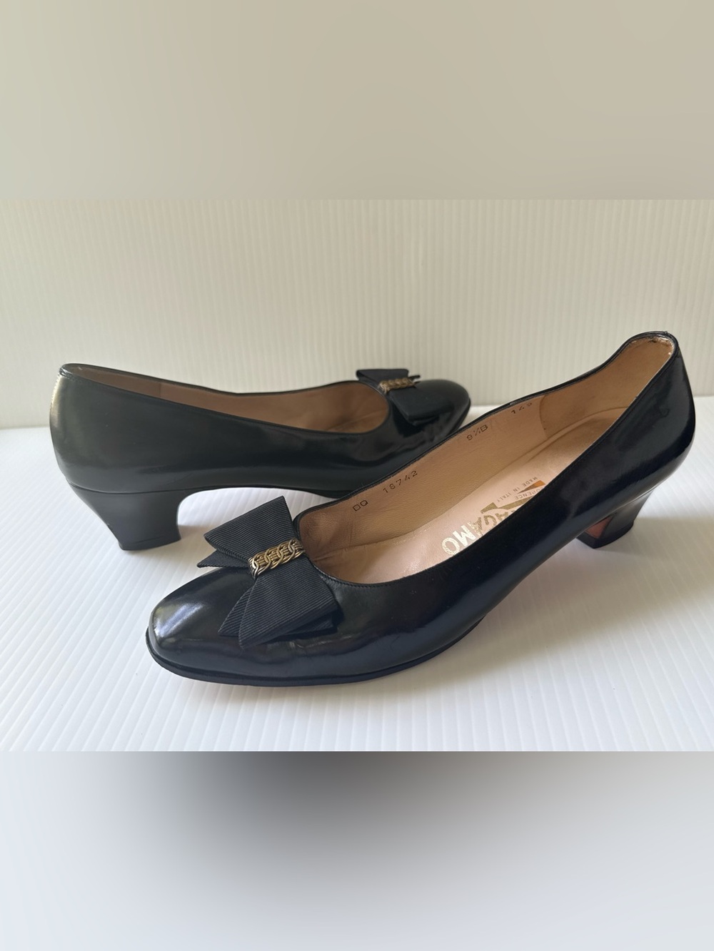 Salvatore Ferragamo Black Patent Leather Bow Chain Low Heel Pumps Size 9.5